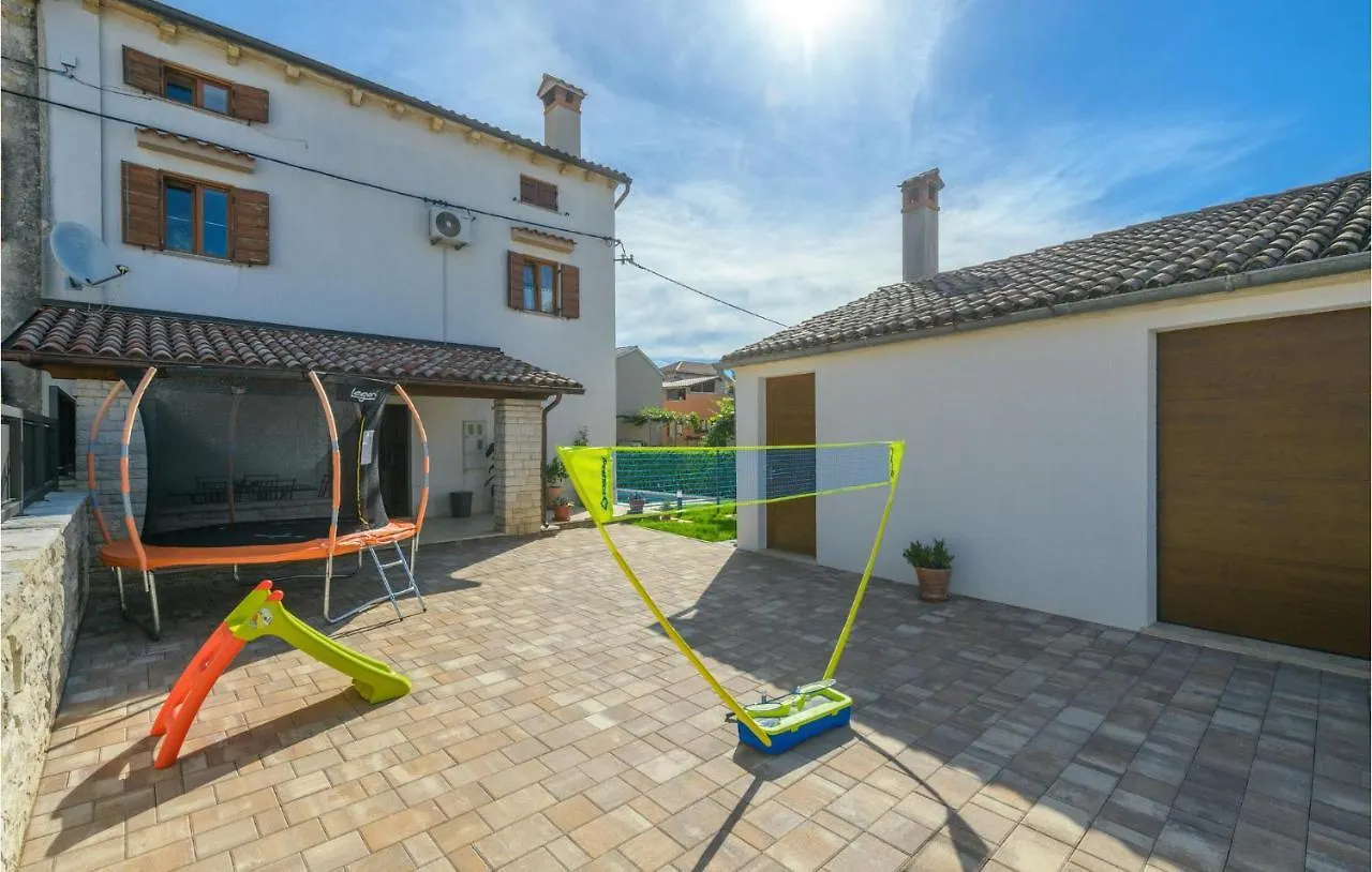 2 Bedroom Cozy Home In كرينكا