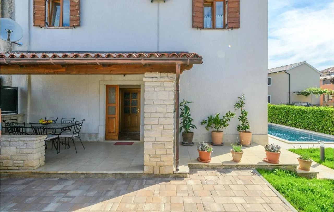 بيت للعطل 2 Bedroom Cozy Home In كرينكا