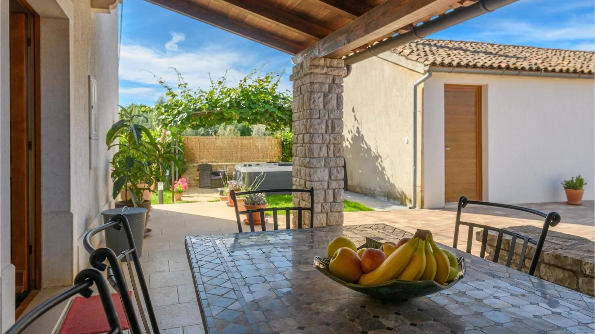 2 Bedroom Cozy Home In كرينكا
